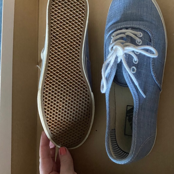 Vans - Picture 4 of 5